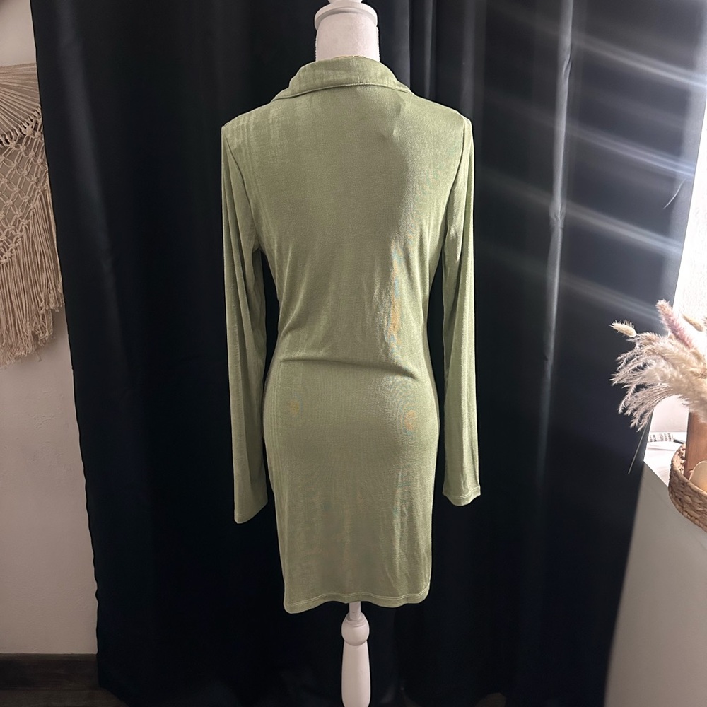 Green Ruched Button-Up Dress - Picture 3 of 4